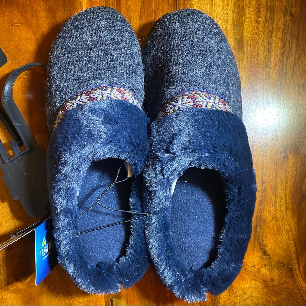 Isotoner Women’s Navy Blue Slippers Sz 6.5 - 7 NWT